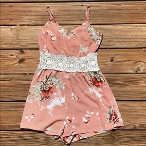 🌸 Spaghetti strap romper🌸